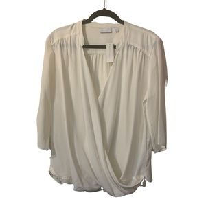 CLASSY NWT WHITE ‘NY&C’ BLOUSE!!